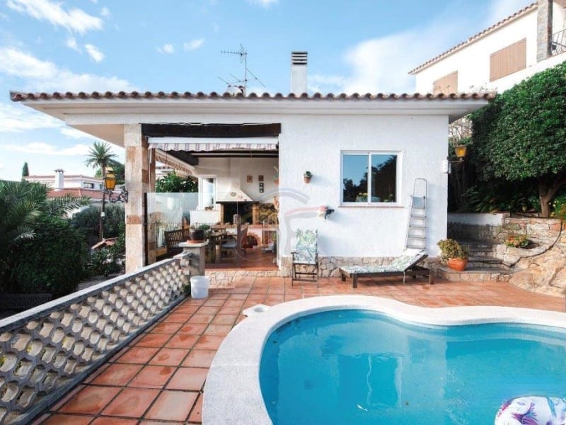 4 soveværelse Villa til salg i Sant Feliu de Guixols med garage - € 680.000 (Ref: 8758105)