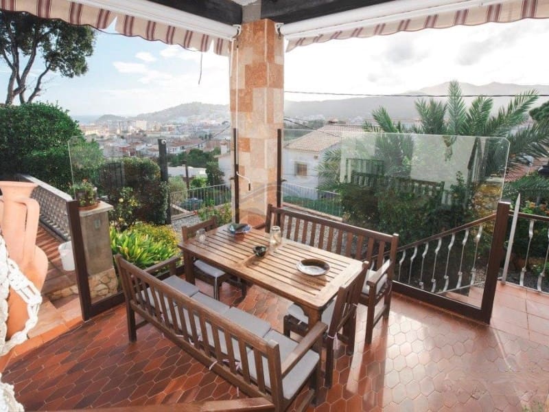 4 soveværelse Villa til salg i Sant Feliu de Guixols med garage - € 680.000 (Ref: 8758105)