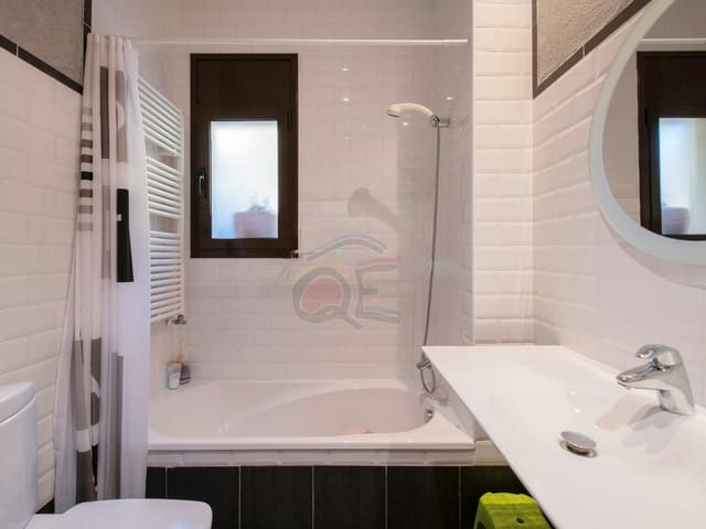 4 Zimmer Villa zu verkaufen in Santa Cristina d'Aro mit Pool - 599.000 € (Ref: 8855147)