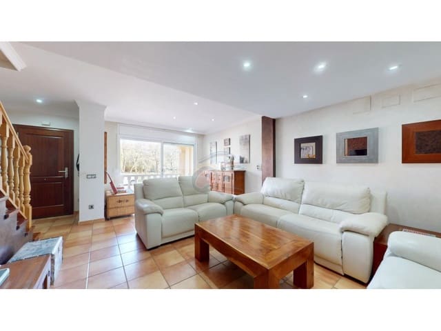 3 bedroom Semi-detached Villa for sale in Castell d'Aro, Castell-Platja d'Aro with garage - € 425,000 (Ref: 8879982)