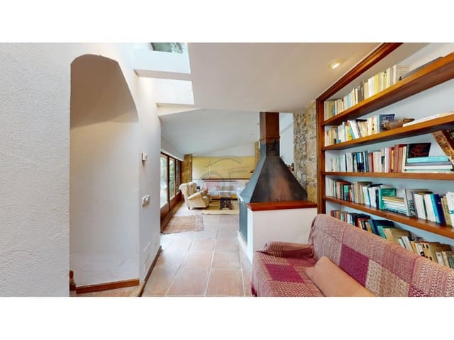 2 bedroom Finca/Country House for sale in Mont-ras - € 745,000 (Ref: 8884425)