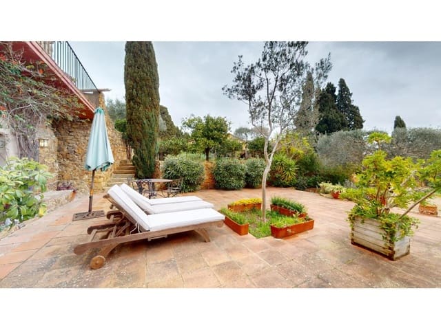 2 bedroom Finca/Country House for sale in Mont-ras - € 745,000 (Ref: 8884425)