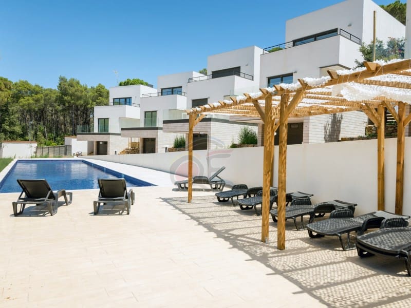 3 bedroom Villa for sale in Llafranc with pool garage - € 900,000 (Ref: 8886298)