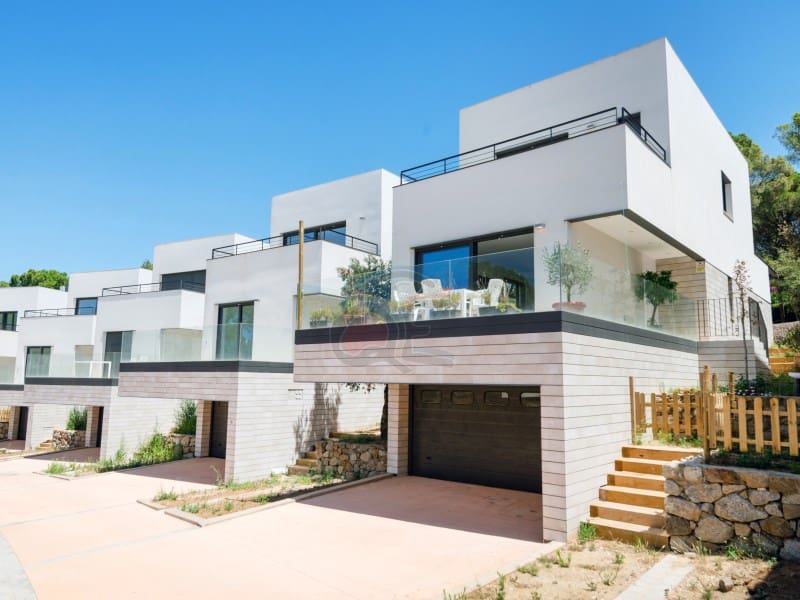 3 bedroom Villa for sale in Llafranc with pool garage - € 900,000 (Ref: 8886298)