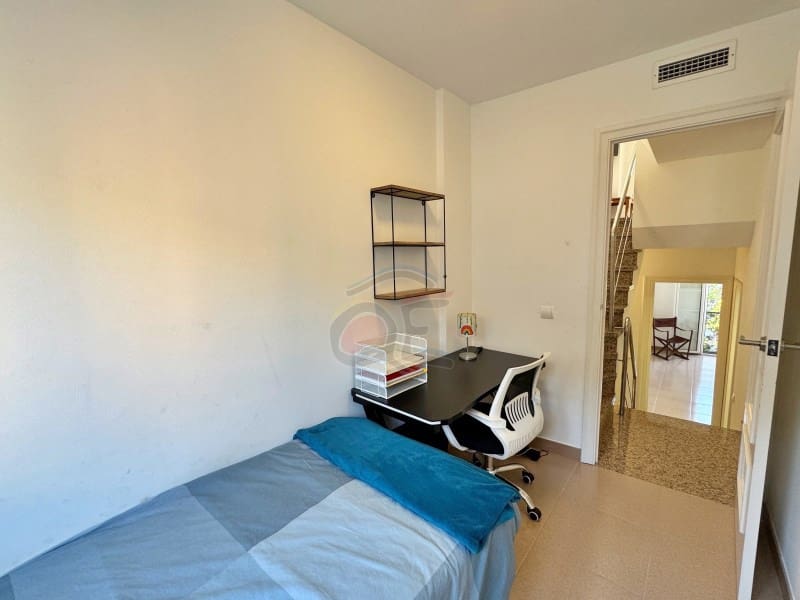 5 soveværelse Semi-Rækkehus til salg i Tamariu med garage - € 500.000 (Ref: 8894730)