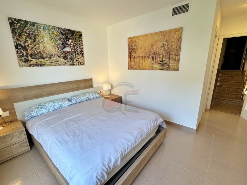 5 soveværelse Semi-Rækkehus til salg i Tamariu med garage - € 500.000 (Ref: 8894730)