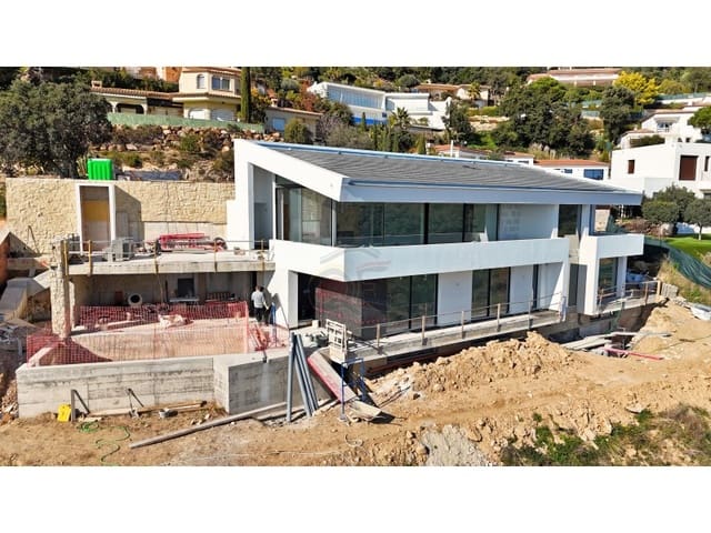 4 bedroom Villa for sale in Platja d'Aro, Castell-Platja d'Aro with pool garage - € 2,750,000 (Ref: 8908052)