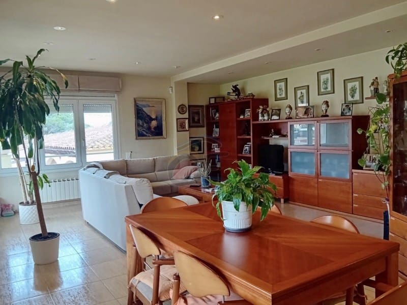 6 bedroom Villa for sale in Santa Cristina d'Aro with pool garage - € 695,000 (Ref: 8937762)