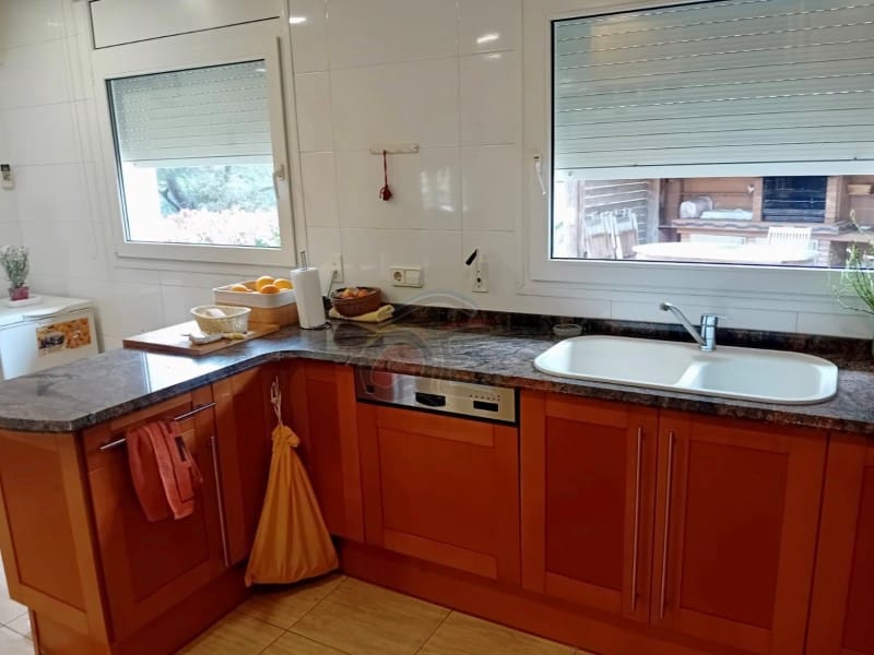 6 bedroom Villa for sale in Santa Cristina d'Aro with pool garage - € 695,000 (Ref: 8937762)