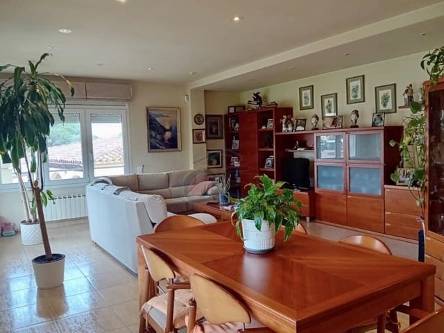 6 bedroom Villa for sale in Santa Cristina d'Aro with pool garage - € 695,000 (Ref: 8937762)