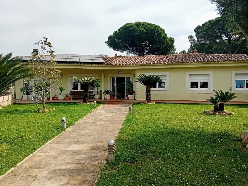 6 bedroom Villa for sale in Santa Cristina d'Aro with pool garage - € 695,000 (Ref: 8937762)