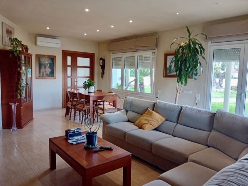 6 bedroom Villa for sale in Santa Cristina d'Aro with pool garage - € 695,000 (Ref: 8937762)