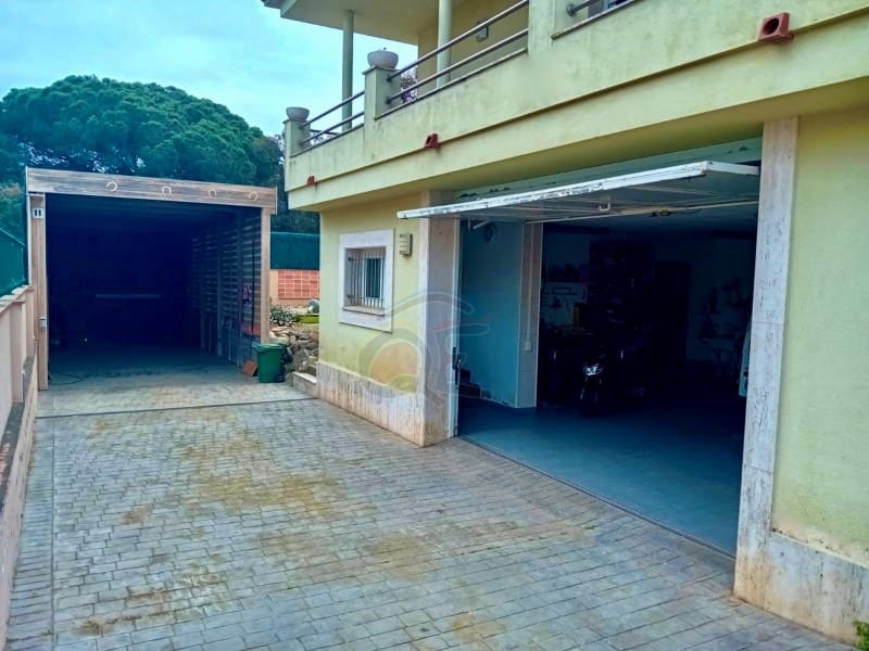 6 bedroom Villa for sale in Santa Cristina d'Aro with pool garage - € 695,000 (Ref: 8937762)