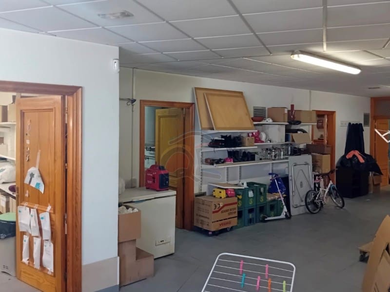 6 bedroom Villa for sale in Santa Cristina d'Aro with pool garage - € 695,000 (Ref: 8937762)