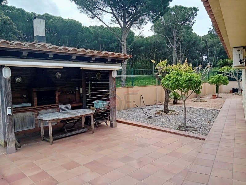 6 bedroom Villa for sale in Santa Cristina d'Aro with pool garage - € 695,000 (Ref: 8937762)