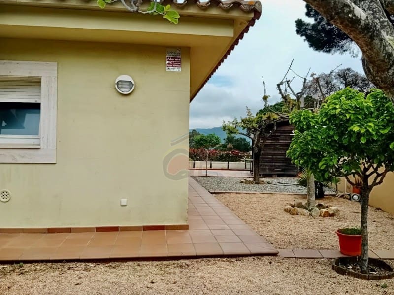 6 bedroom Villa for sale in Santa Cristina d'Aro with pool garage - € 695,000 (Ref: 8937762)