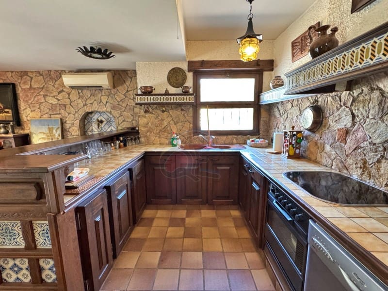 2 soveværelse Finca/Landehus til salg i Santa Cristina d'Aro med garage - € 428.000 (Ref: 9065428)