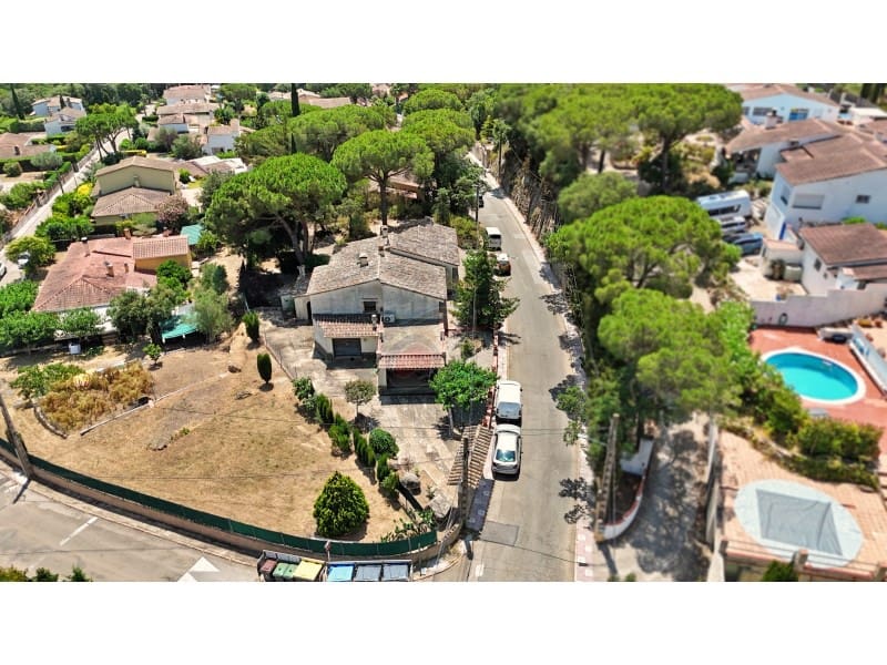 2 soveværelse Finca/Landehus til salg i Santa Cristina d'Aro med garage - € 428.000 (Ref: 9065428)