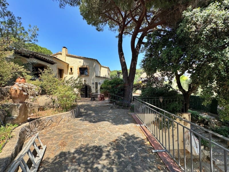 2 soveværelse Finca/Landehus til salg i Santa Cristina d'Aro med garage - € 428.000 (Ref: 9065428)