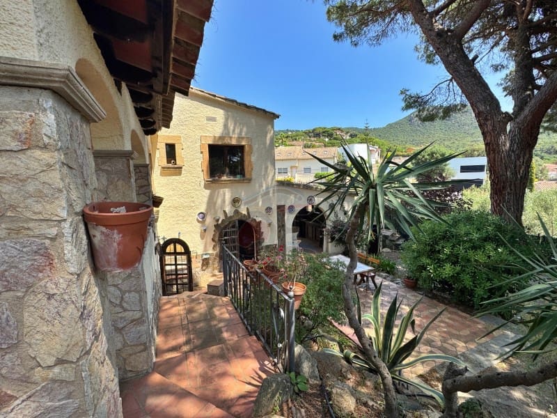 2 soveværelse Finca/Landehus til salg i Santa Cristina d'Aro med garage - € 428.000 (Ref: 9065428)