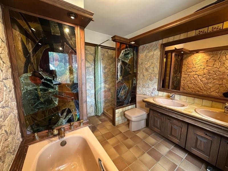 2 soveværelse Finca/Landehus til salg i Santa Cristina d'Aro med garage - € 428.000 (Ref: 9065428)