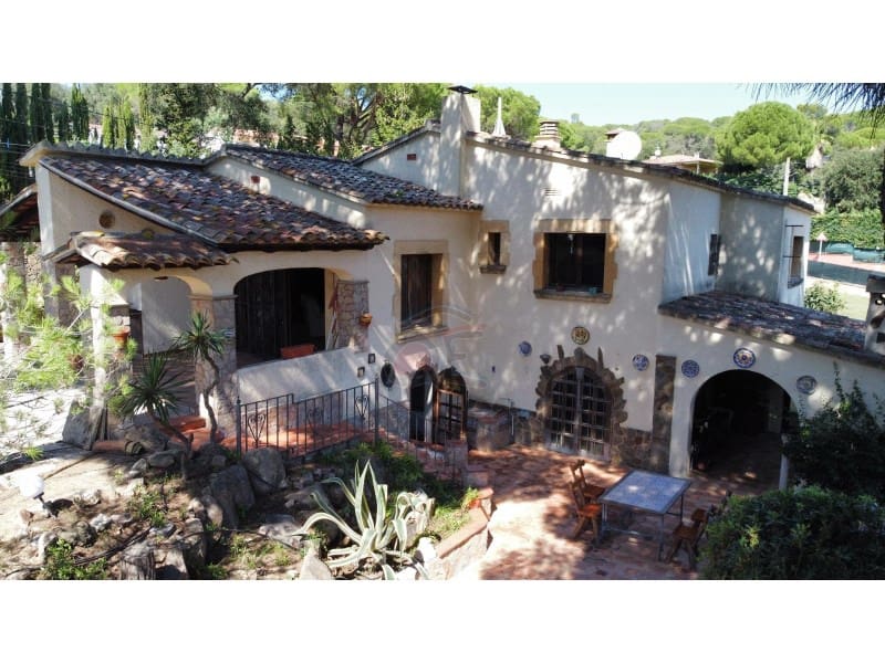 2 soveværelse Finca/Landehus til salg i Santa Cristina d'Aro med garage - € 428.000 (Ref: 9065428)