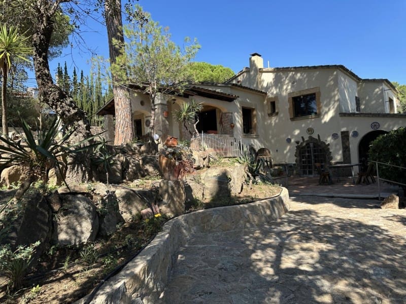 2 soveværelse Finca/Landehus til salg i Santa Cristina d'Aro med garage - € 428.000 (Ref: 9065428)
