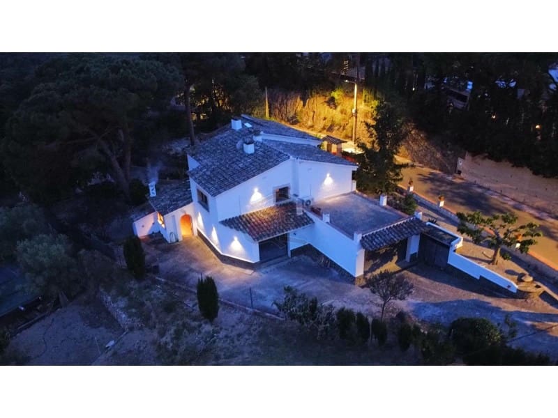 2 soveværelse Finca/Landehus til salg i Santa Cristina d'Aro med garage - € 428.000 (Ref: 9065428)
