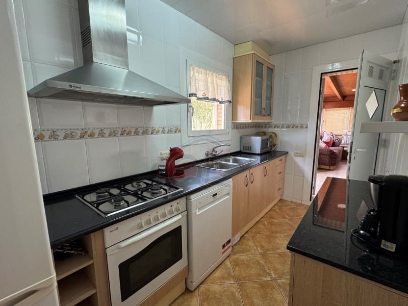 5 bedroom Villa for sale in La Goba with pool garage - € 490,000 (Ref: 9078204)