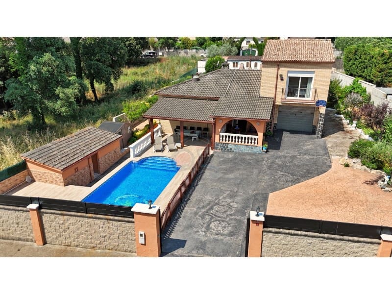 5 bedroom Villa for sale in La Goba with pool garage - € 490,000 (Ref: 9078204)