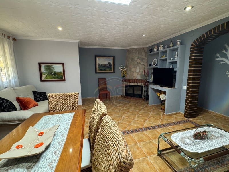 5 bedroom Villa for sale in La Goba with pool garage - € 490,000 (Ref: 9078204)