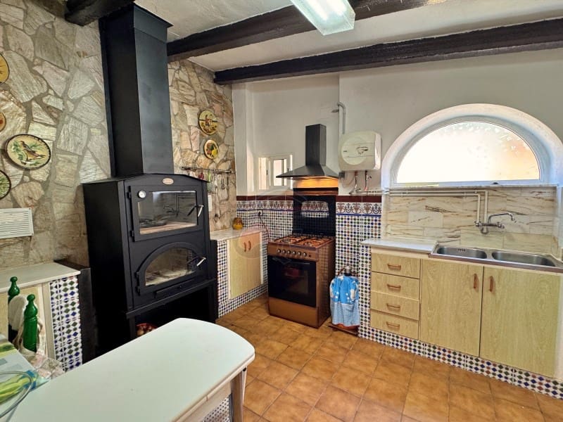 5 bedroom Villa for sale in La Goba with pool garage - € 490,000 (Ref: 9078204)