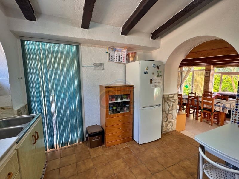 5 bedroom Villa for sale in La Goba with pool garage - € 490,000 (Ref: 9078204)