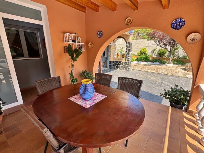 5 bedroom Villa for sale in La Goba with pool garage - € 490,000 (Ref: 9078204)