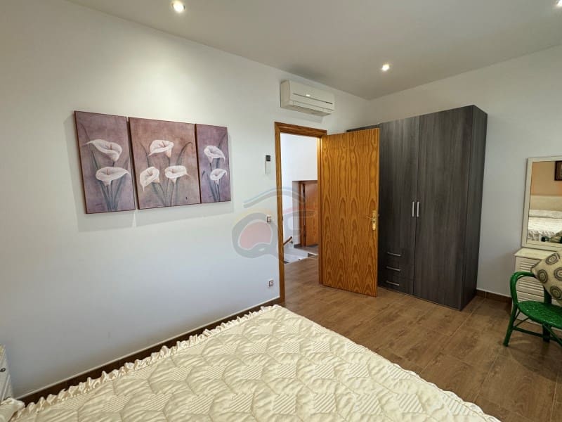 5 bedroom Villa for sale in La Goba with pool garage - € 490,000 (Ref: 9078204)