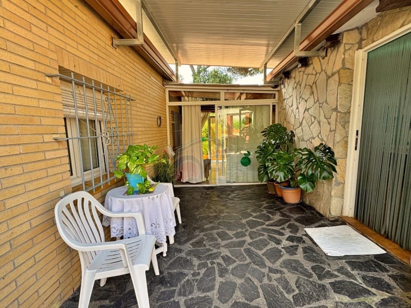 5 bedroom Villa for sale in La Goba with pool garage - € 490,000 (Ref: 9078204)