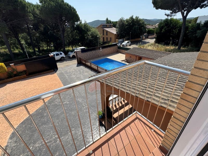 5 bedroom Villa for sale in La Goba with pool garage - € 490,000 (Ref: 9078204)