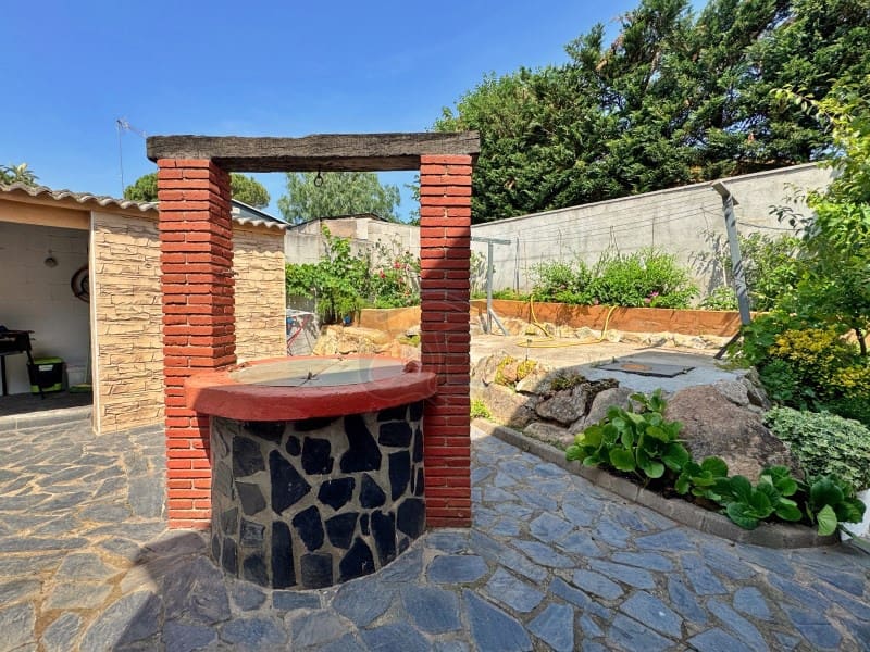 5 bedroom Villa for sale in La Goba with pool garage - € 490,000 (Ref: 9078204)