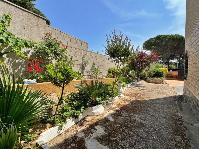 5 bedroom Villa for sale in La Goba with pool garage - € 490,000 (Ref: 9078204)