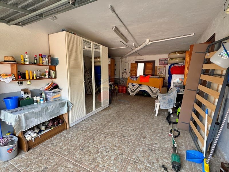 5 bedroom Villa for sale in La Goba with pool garage - € 490,000 (Ref: 9078204)