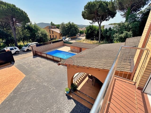 5 bedroom Villa for sale in La Goba, Vidreres with pool garage - € 490,000 (Ref: 9078204)