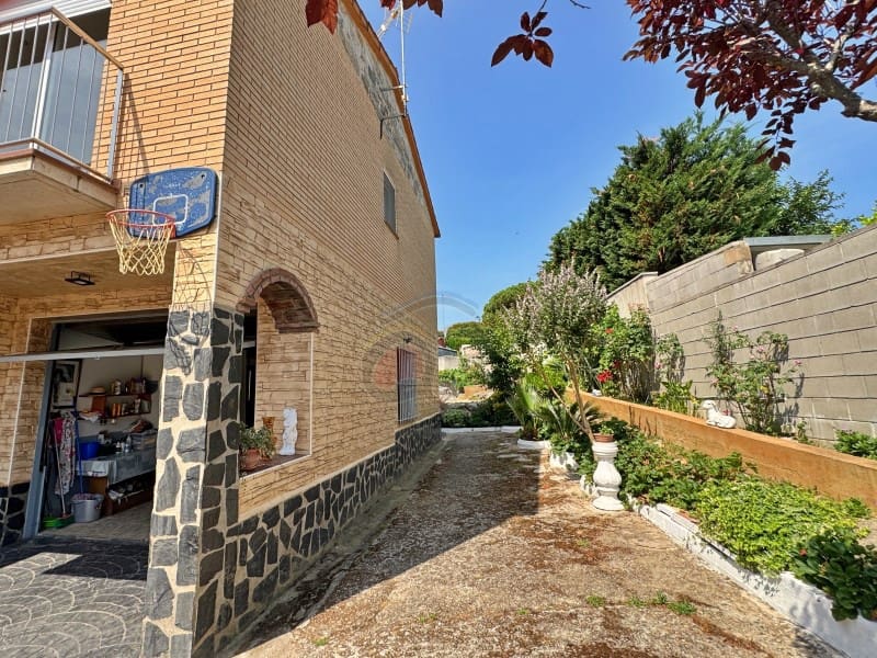 5 bedroom Villa for sale in La Goba with pool garage - € 490,000 (Ref: 9078204)