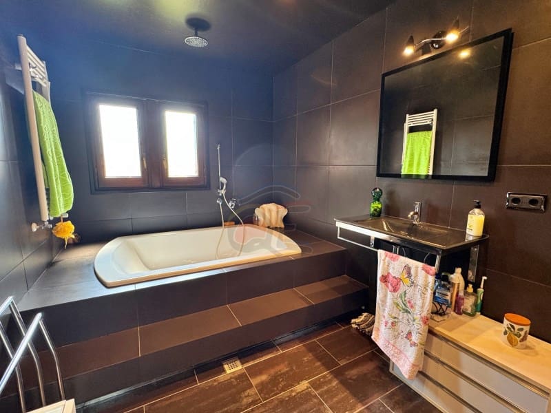 5 sypialnia Willa na sprzedaż w Platja d'Aro z basenem garażem - 899 000 € (Ref: 9129953)