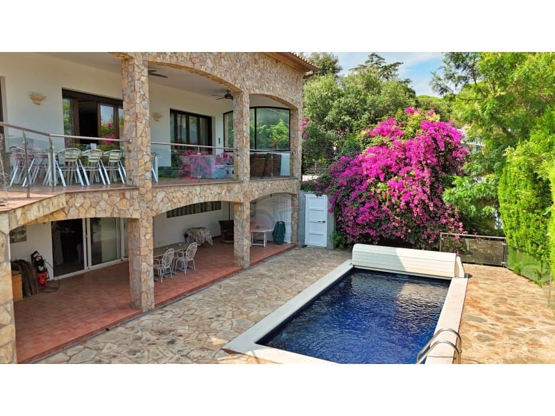 5 sypialnia Willa na sprzedaż w Platja d'Aro z basenem garażem - 899 000 € (Ref: 9129953)