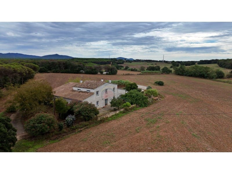 12 slaapkamer Finca/Landhuis te koop in Llagostera met garage - € 1.100.000 (Ref: 9239830)