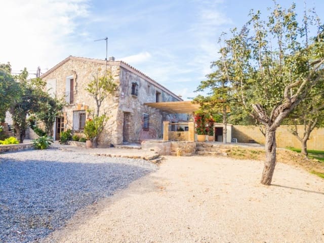 5 bedroom Finca/Country House for sale in Calonge i Sant Antoni with garage - € 795,000 (Ref: 9262831)