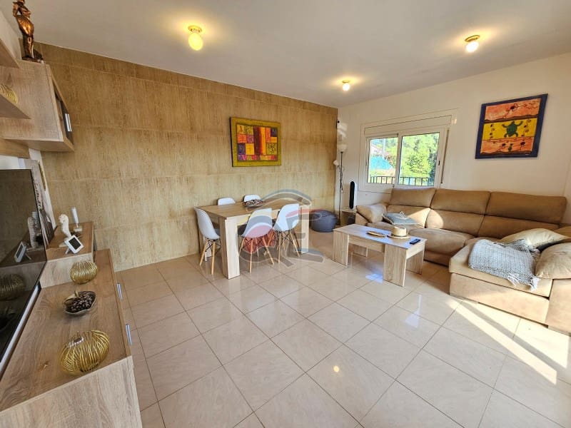 3 bedroom Villa for sale in Santa Cristina d'Aro with garage - € 377,500 (Ref: 9294332)