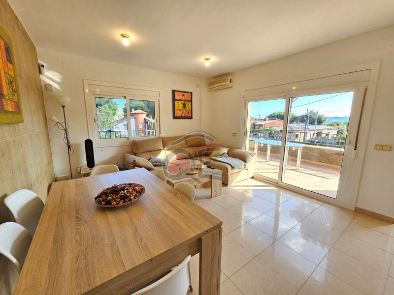 3 bedroom Villa for sale in Santa Cristina d'Aro with garage - € 377,500 (Ref: 9294332)