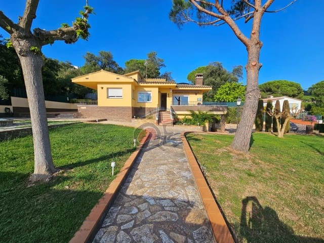 3 bedroom Villa for sale in Santa Cristina d'Aro with garage - € 377,500 (Ref: 9294332)