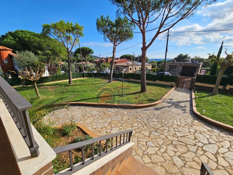 3 bedroom Villa for sale in Santa Cristina d'Aro with garage - € 377,500 (Ref: 9294332)